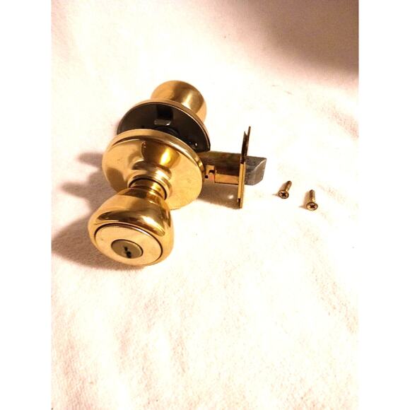 KWIKSET Keyed GOLD FINISH Round Entry FRONT DOOR Lock KNOB (No Key) - Picture 2 of 7